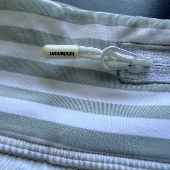 Rare lululemon athletica White and Gray Striped tennis Skirt - Picture 4 of 6